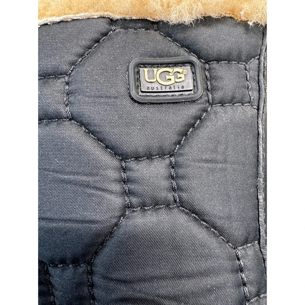 UGG 5737 Quilted Winter Boots Womens Size 8 Black Shearling Lined Zip Snow Boots